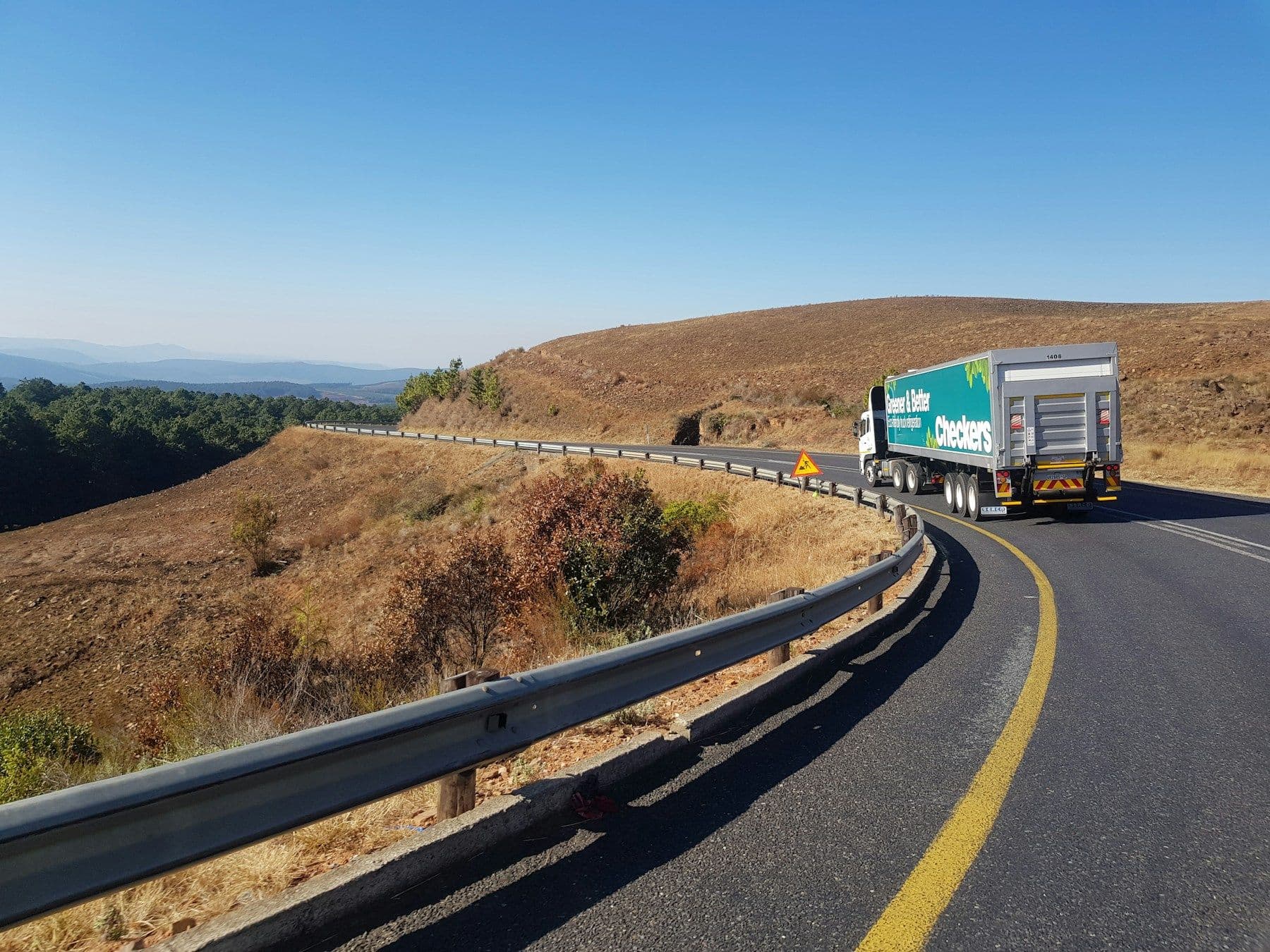 Camion sur une route de Guinée